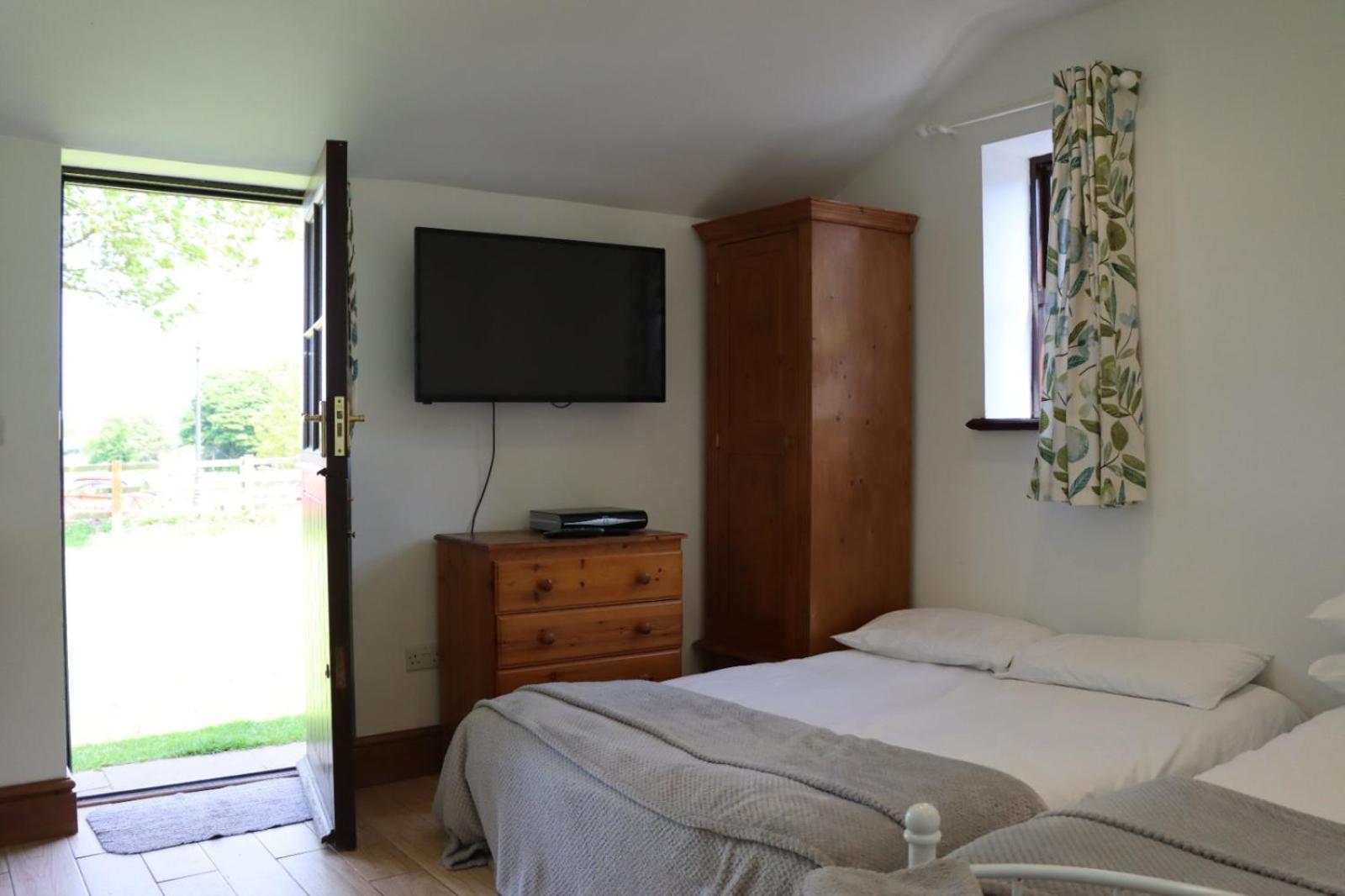 Malthouse Farm Cottage Studio Dilhorne ภายนอก รูปภาพ