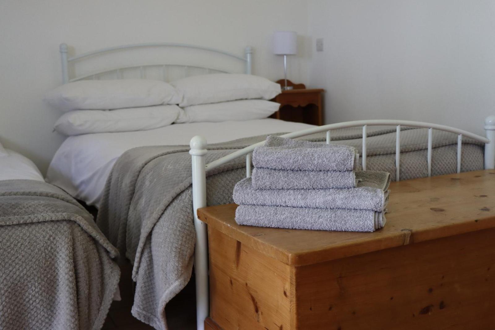 Malthouse Farm Cottage Studio Dilhorne ภายนอก รูปภาพ