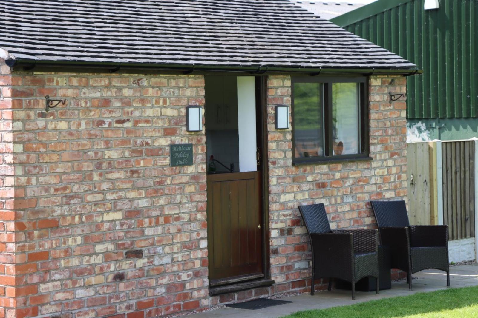 Malthouse Farm Cottage Studio Dilhorne ภายนอก รูปภาพ
