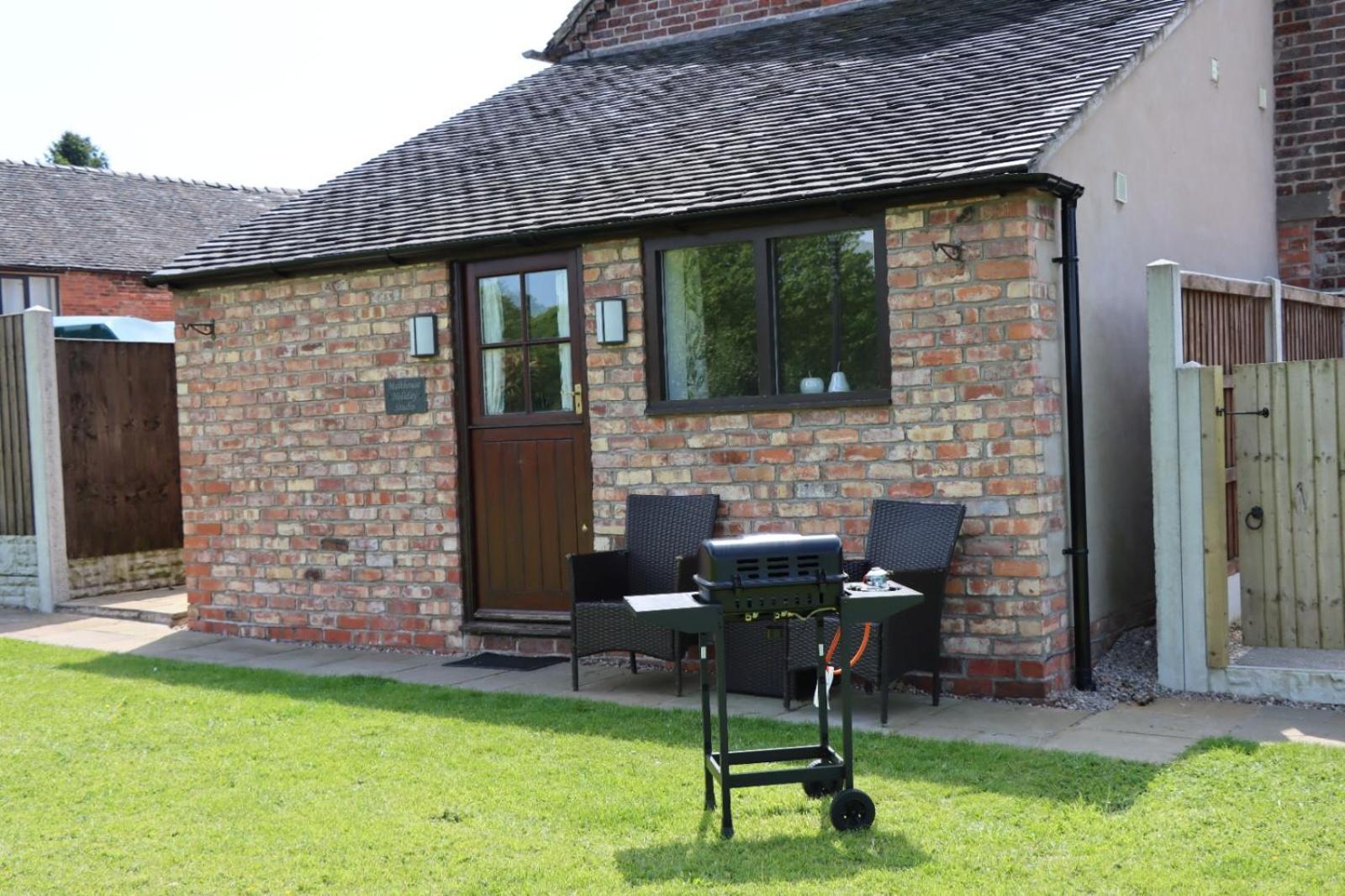 Malthouse Farm Cottage Studio Dilhorne ภายนอก รูปภาพ
