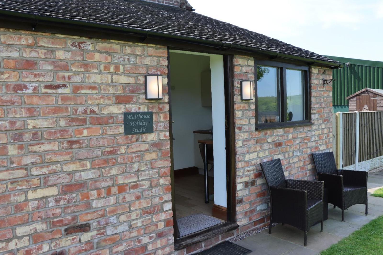 Malthouse Farm Cottage Studio Dilhorne ภายนอก รูปภาพ